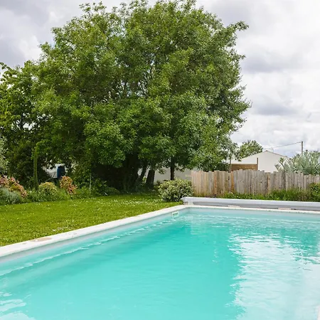 Holiday home Gabae Les Volets Verts Puyravault (Charente-Maritime)